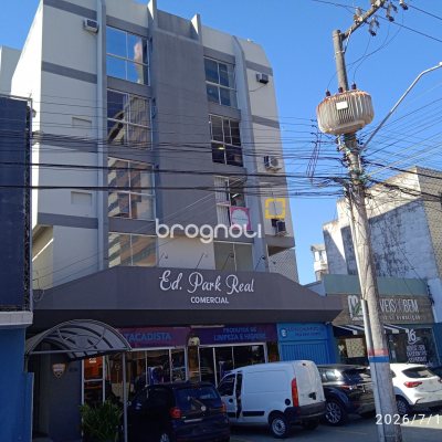 Loja com 649m², 12 garagens, no bairro Estreito em Florianópolis
