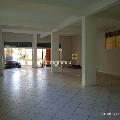 Loja com 649m², 12 garagens, no bairro Estreito em Florianópolis