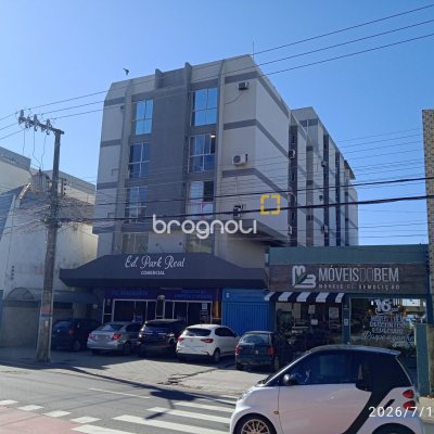 Loja com 649m², 12 garagens, no bairro Estreito em Florianópolis