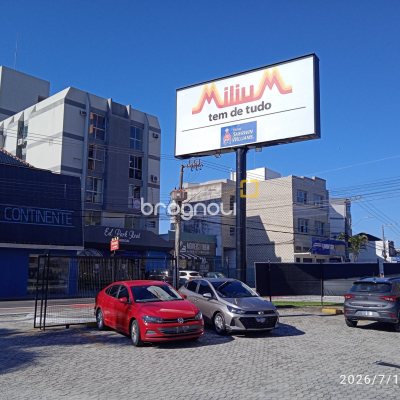 Loja com 649m², 12 garagens, no bairro Estreito em Florianópolis