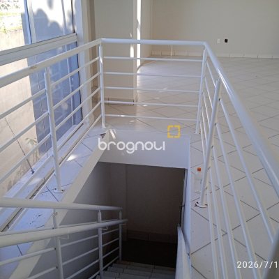 Loja com 649m², 12 garagens, no bairro Estreito em Florianópolis