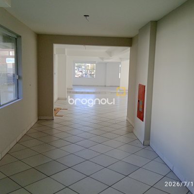 Loja com 649m², 12 garagens, no bairro Estreito em Florianópolis