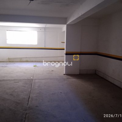 Loja com 649m², 12 garagens, no bairro Estreito em Florianópolis