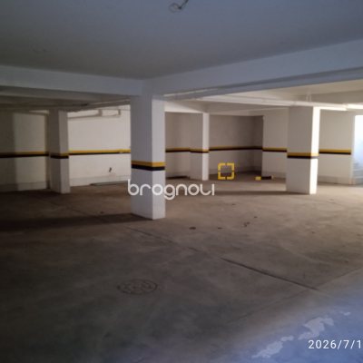 Loja com 649m², 12 garagens, no bairro Estreito em Florianópolis