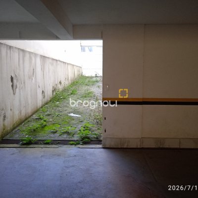 Loja com 649m², 12 garagens, no bairro Estreito em Florianópolis