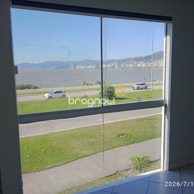 Loja com 649m², 12 garagens, no bairro Estreito em Florianópolis