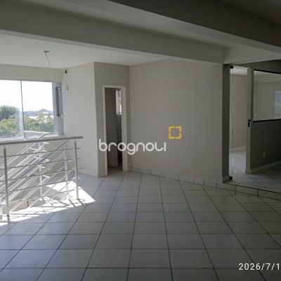 Loja com 649m², 12 garagens, no bairro Estreito em Florianópolis