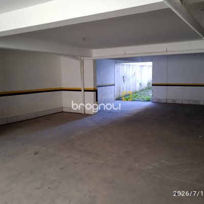 Loja com 649m², 12 garagens, no bairro Estreito em Florianópolis