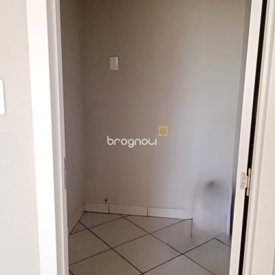Loja com 649m², 12 garagens, no bairro Estreito em Florianópolis