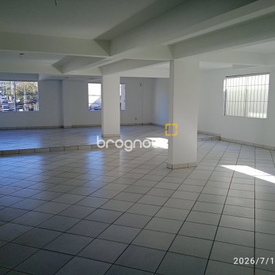 Loja com 649m², 12 garagens, no bairro Estreito em Florianópolis