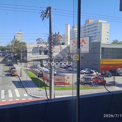 Loja com 649m², 12 garagens, no bairro Estreito em Florianópolis