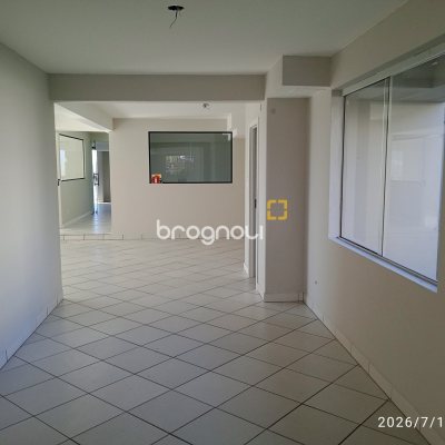 Loja com 649m², 12 garagens, no bairro Estreito em Florianópolis