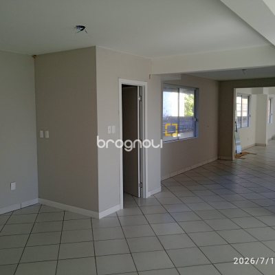 Loja com 649m², 12 garagens, no bairro Estreito em Florianópolis