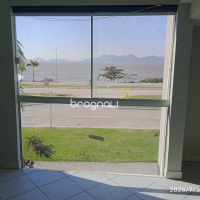 Loja com 649m², 12 garagens, no bairro Estreito em Florianópolis