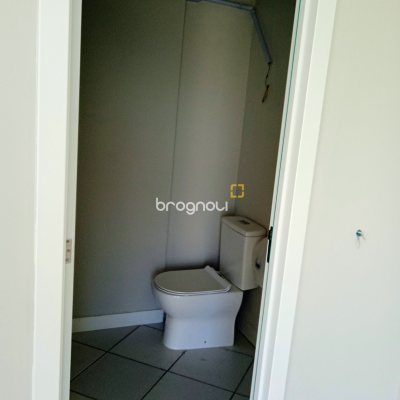Loja com 649m², 12 garagens, no bairro Estreito em Florianópolis