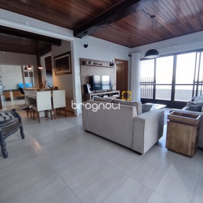 Casa com 298m², 6 quartos (sendo 6 suítes), 1 garagem, no bairro Sambaqui em Florianópolis