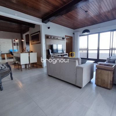 Casa com 298m², 6 quartos (sendo 6 suítes), 1 garagem, no bairro Sambaqui em Florianópolis