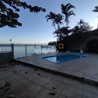 Casa com 298m², 6 quartos (sendo 6 suítes), 1 garagem, no bairro Sambaqui em Florianópolis