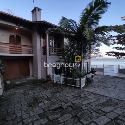 Casa com 298m², 6 quartos (sendo 6 suítes), 1 garagem, no bairro Sambaqui em Florianópolis