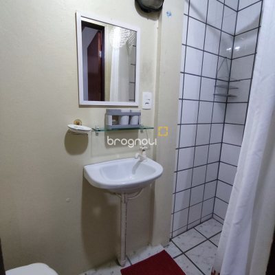 Casa com 298m², 6 quartos (sendo 6 suítes), 1 garagem, no bairro Sambaqui em Florianópolis
