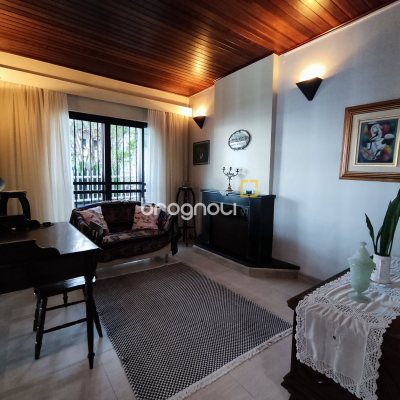 Casa com 298m², 6 quartos (sendo 6 suítes), 1 garagem, no bairro Sambaqui em Florianópolis