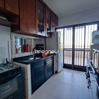 Casa com 298m², 6 quartos (sendo 6 suítes), 1 garagem, no bairro Sambaqui em Florianópolis