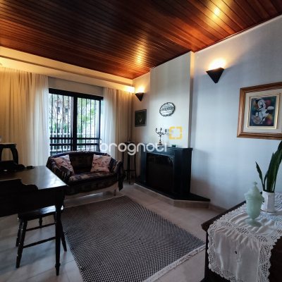 Casa com 298m², 6 quartos (sendo 6 suítes), 1 garagem, no bairro Sambaqui em Florianópolis