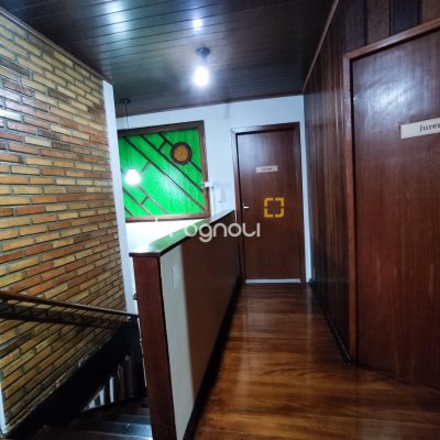 Casa com 298m², 6 quartos (sendo 6 suítes), 1 garagem, no bairro Sambaqui em Florianópolis