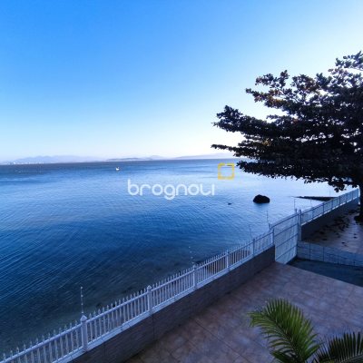 Casa com 298m², 6 quartos (sendo 6 suítes), 1 garagem, no bairro Sambaqui em Florianópolis