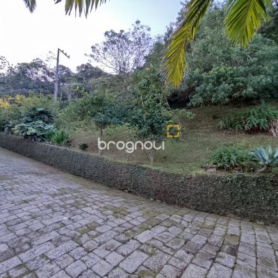 Casa com 298m², 6 quartos (sendo 6 suítes), 1 garagem, no bairro Sambaqui em Florianópolis