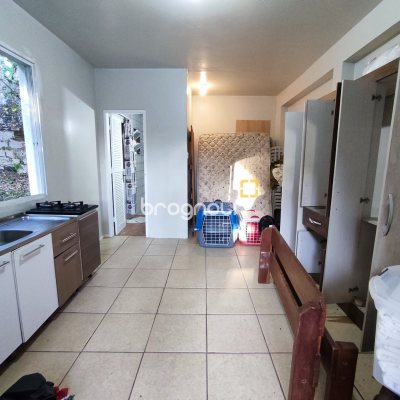 Casa com 298m², 6 quartos (sendo 6 suítes), 1 garagem, no bairro Sambaqui em Florianópolis