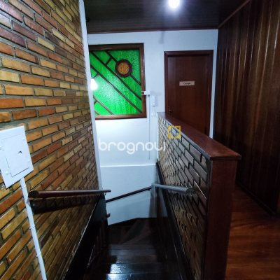 Casa com 298m², 6 quartos (sendo 6 suítes), 1 garagem, no bairro Sambaqui em Florianópolis