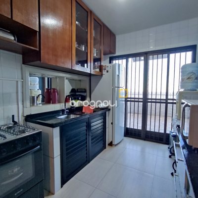 Casa com 298m², 6 quartos (sendo 6 suítes), 1 garagem, no bairro Sambaqui em Florianópolis
