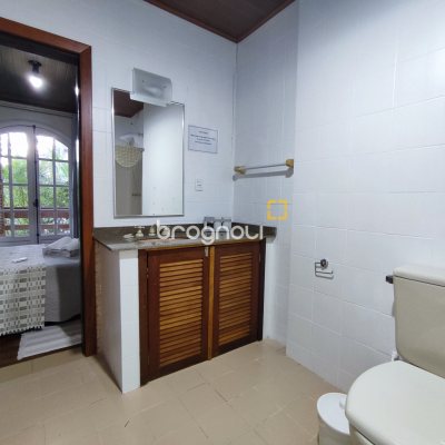 Casa com 298m², 6 quartos (sendo 6 suítes), 1 garagem, no bairro Sambaqui em Florianópolis