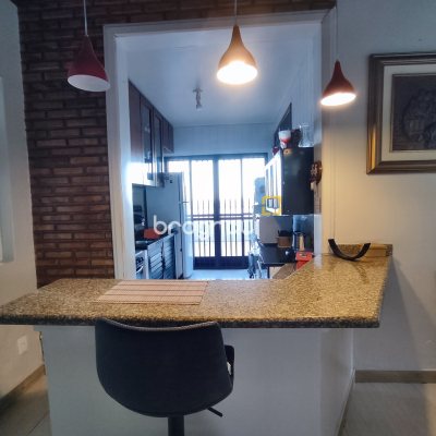 Casa com 298m², 6 quartos (sendo 6 suítes), 1 garagem, no bairro Sambaqui em Florianópolis