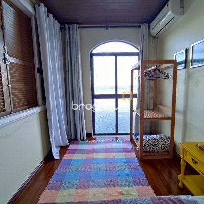 Casa com 298m², 6 quartos (sendo 6 suítes), 1 garagem, no bairro Sambaqui em Florianópolis