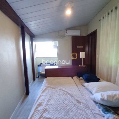 Casa com 298m², 6 quartos (sendo 6 suítes), 1 garagem, no bairro Sambaqui em Florianópolis