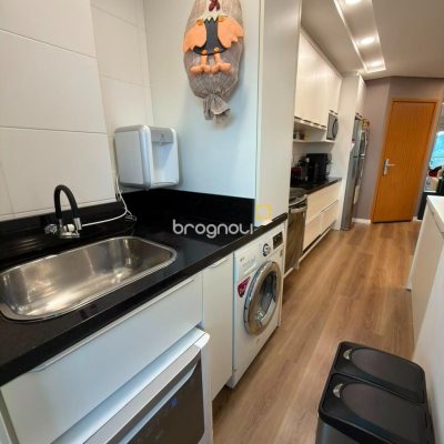 Apartamento com 63m², 2 quartos (sendo 1 suíte), 1 garagem, no bairro Areias em São José