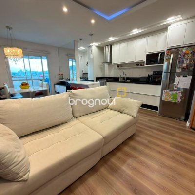 Apartamento com 63m², 2 quartos (sendo 1 suíte), 1 garagem, no bairro Areias em São José