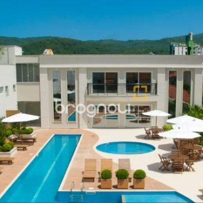 Apartamento com 82m², 3 quartos (sendo 2 suítes), 2 garagens, no bairro Trindade em Florianópolis