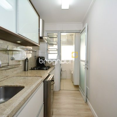 Apartamento com 82m², 3 quartos (sendo 2 suítes), 2 garagens, no bairro Trindade em Florianópolis
