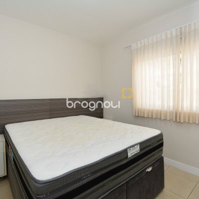 Apartamento com 82m², 3 quartos (sendo 2 suítes), 2 garagens, no bairro Trindade em Florianópolis