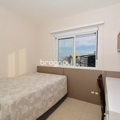 Apartamento com 82m², 3 quartos (sendo 2 suítes), 2 garagens, no bairro Trindade em Florianópolis