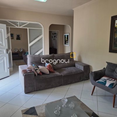 Casa com 150m², 5 quartos (sendo 2 suítes), 3 garagens, no bairro Canasvieiras em Florianópolis