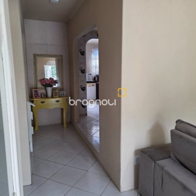 Casa com 150m², 5 quartos (sendo 2 suítes), 3 garagens, no bairro Canasvieiras em Florianópolis