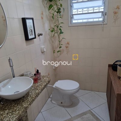 Casa com 150m², 5 quartos (sendo 2 suítes), 3 garagens, no bairro Canasvieiras em Florianópolis