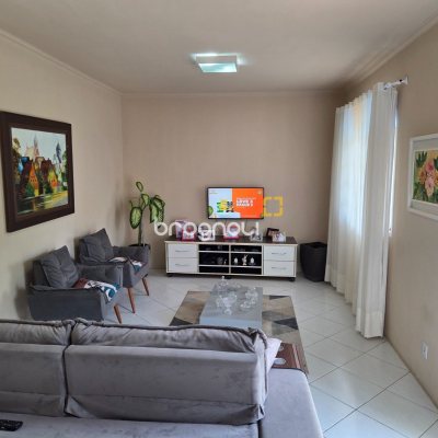 Casa com 150m², 5 quartos (sendo 2 suítes), 3 garagens, no bairro Canasvieiras em Florianópolis