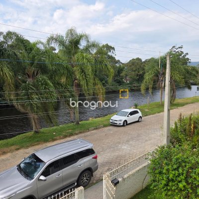 Casa com 150m², 5 quartos (sendo 2 suítes), 3 garagens, no bairro Canasvieiras em Florianópolis