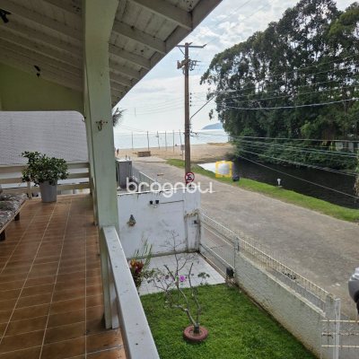 Casa com 150m², 5 quartos (sendo 2 suítes), 3 garagens, no bairro Canasvieiras em Florianópolis