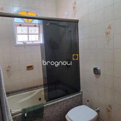 Casa com 150m², 5 quartos (sendo 2 suítes), 3 garagens, no bairro Canasvieiras em Florianópolis